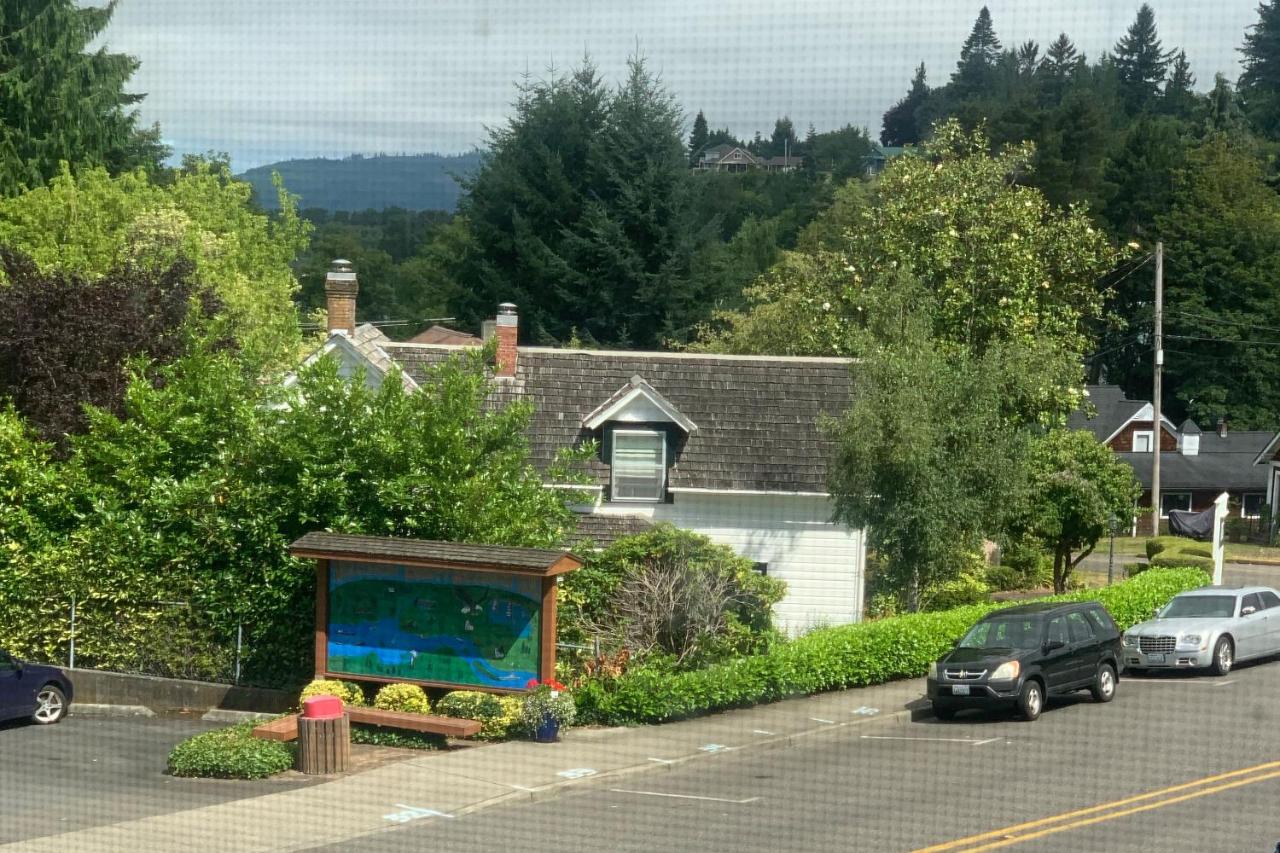 | Hotel Cathlamet