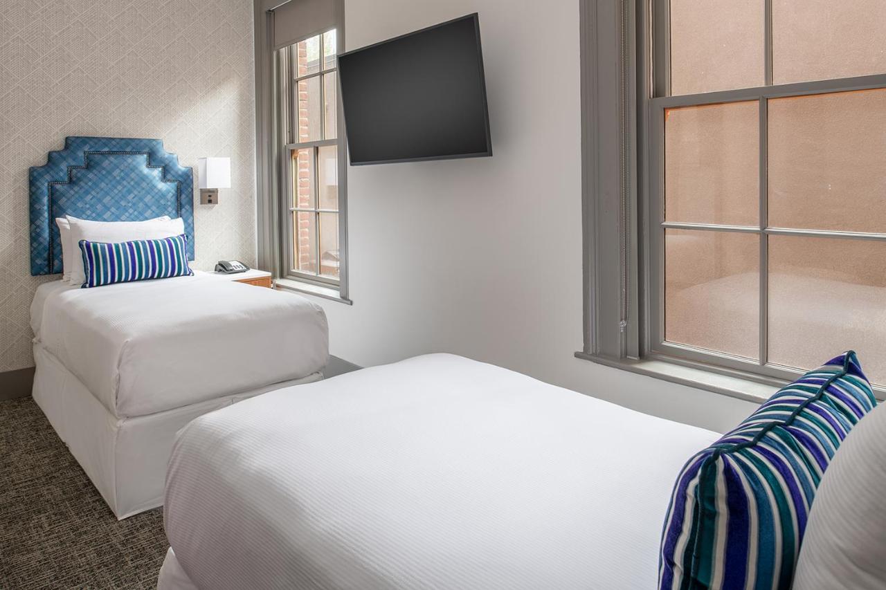 Standard Twin Room at Harlow Hotel