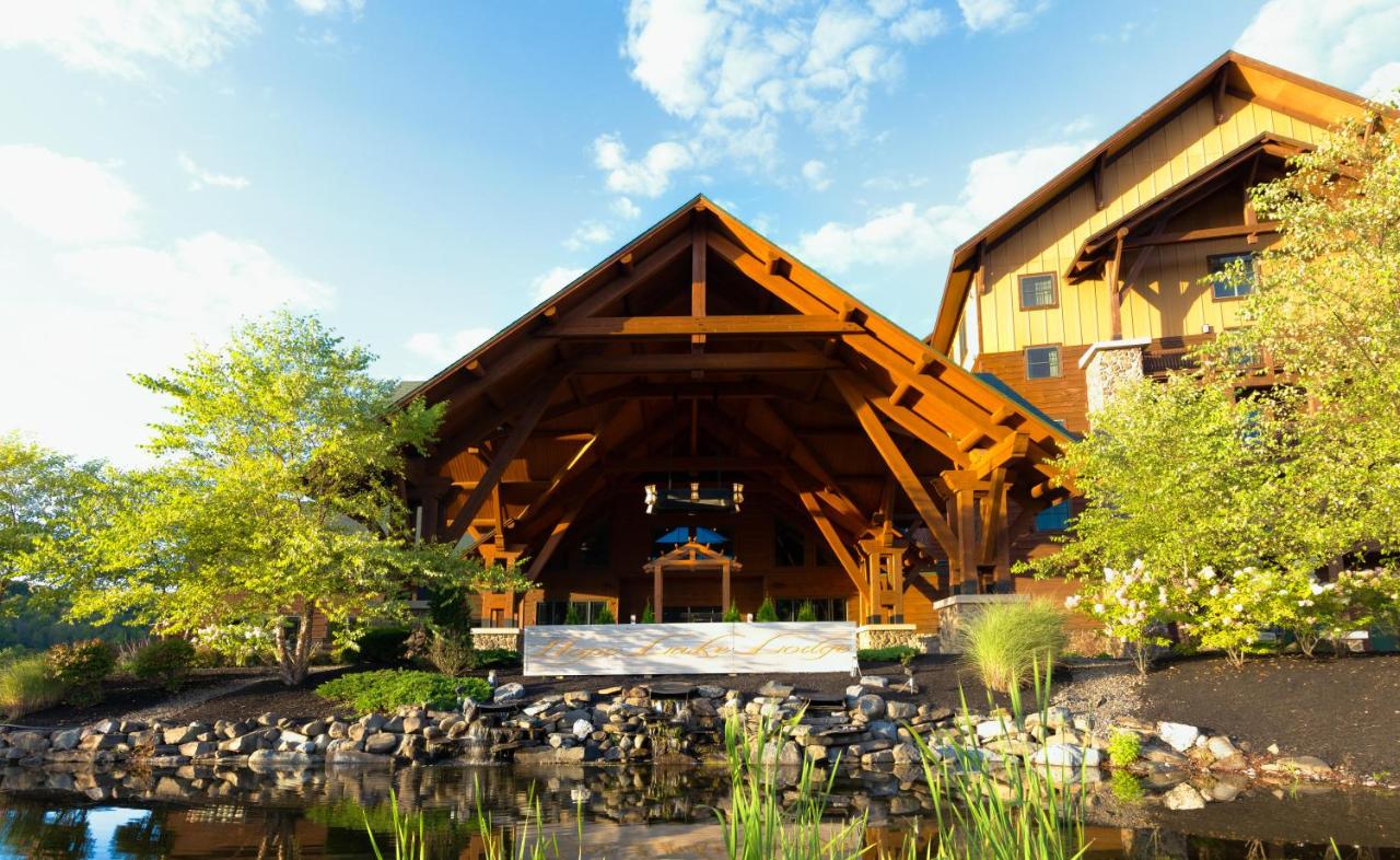 | Hope Lake Lodge & Indoor Waterpark