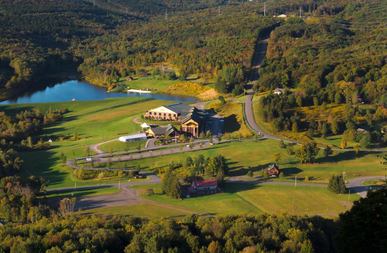 | Hope Lake Lodge & Indoor Waterpark