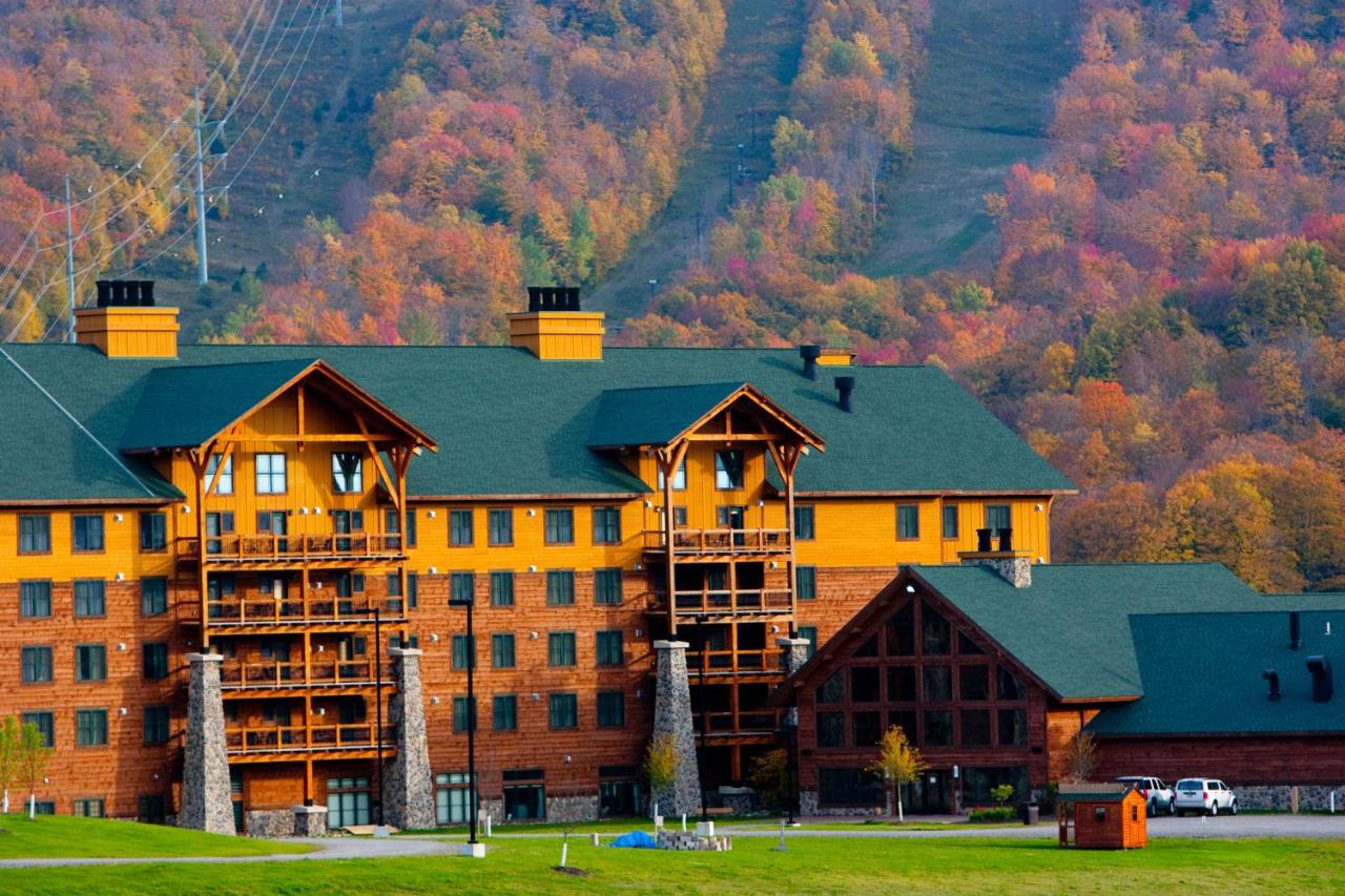 | Hope Lake Lodge & Indoor Waterpark