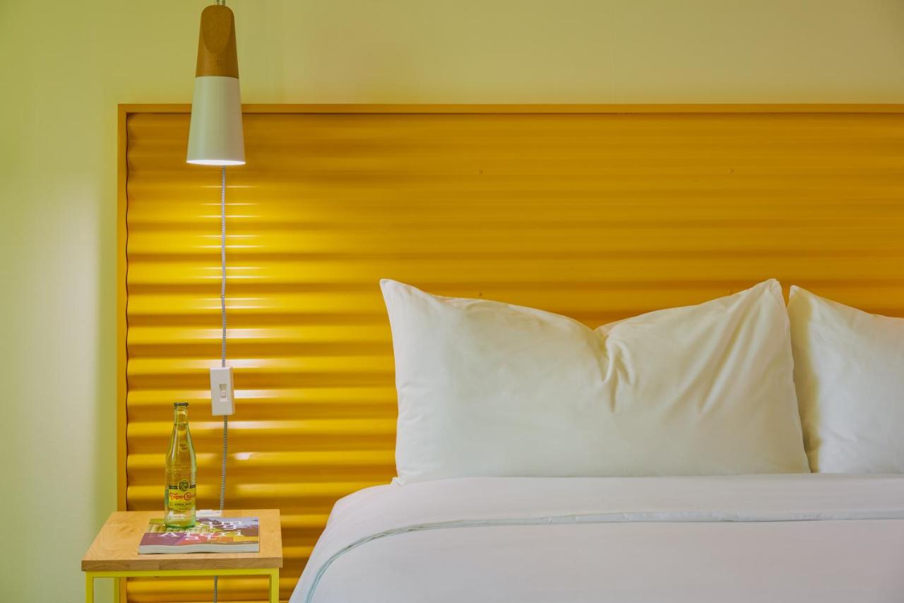 King Room with Pool View - Ground Floor at The Saguaro Palm Springs