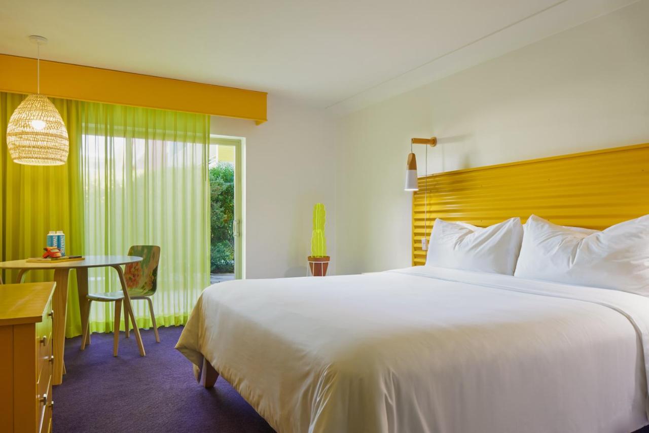 King Room with Pool View - Ground Floor at The Saguaro Palm Springs