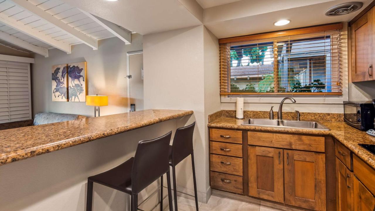 Deluxe King Suite at Best Western Plus Island Palms Hotel & Marina