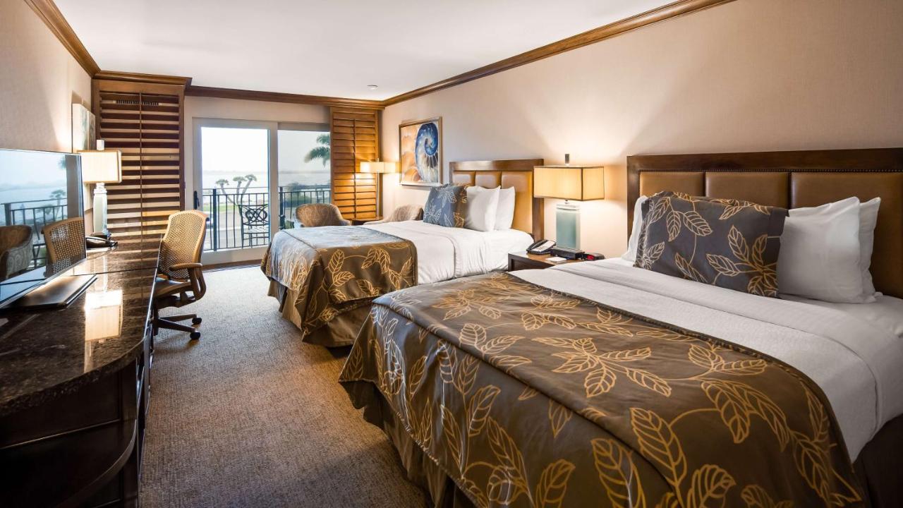 Queen Room with Two Queen Beds and Roll-In Shower - Disability Access at Best Western Plus Island Palms Hotel & Marina