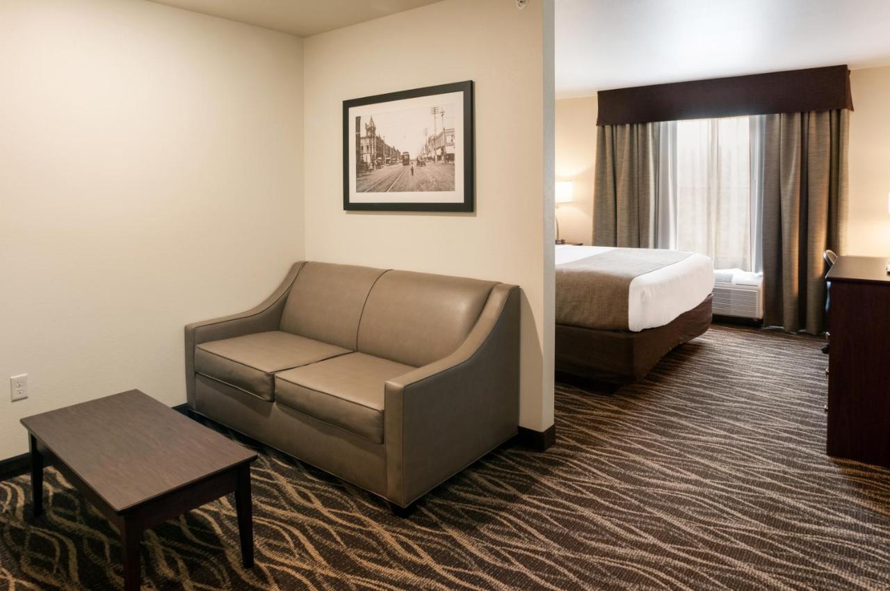 King Studio at Cobblestone Hotel & Suites - Appleton International Airport