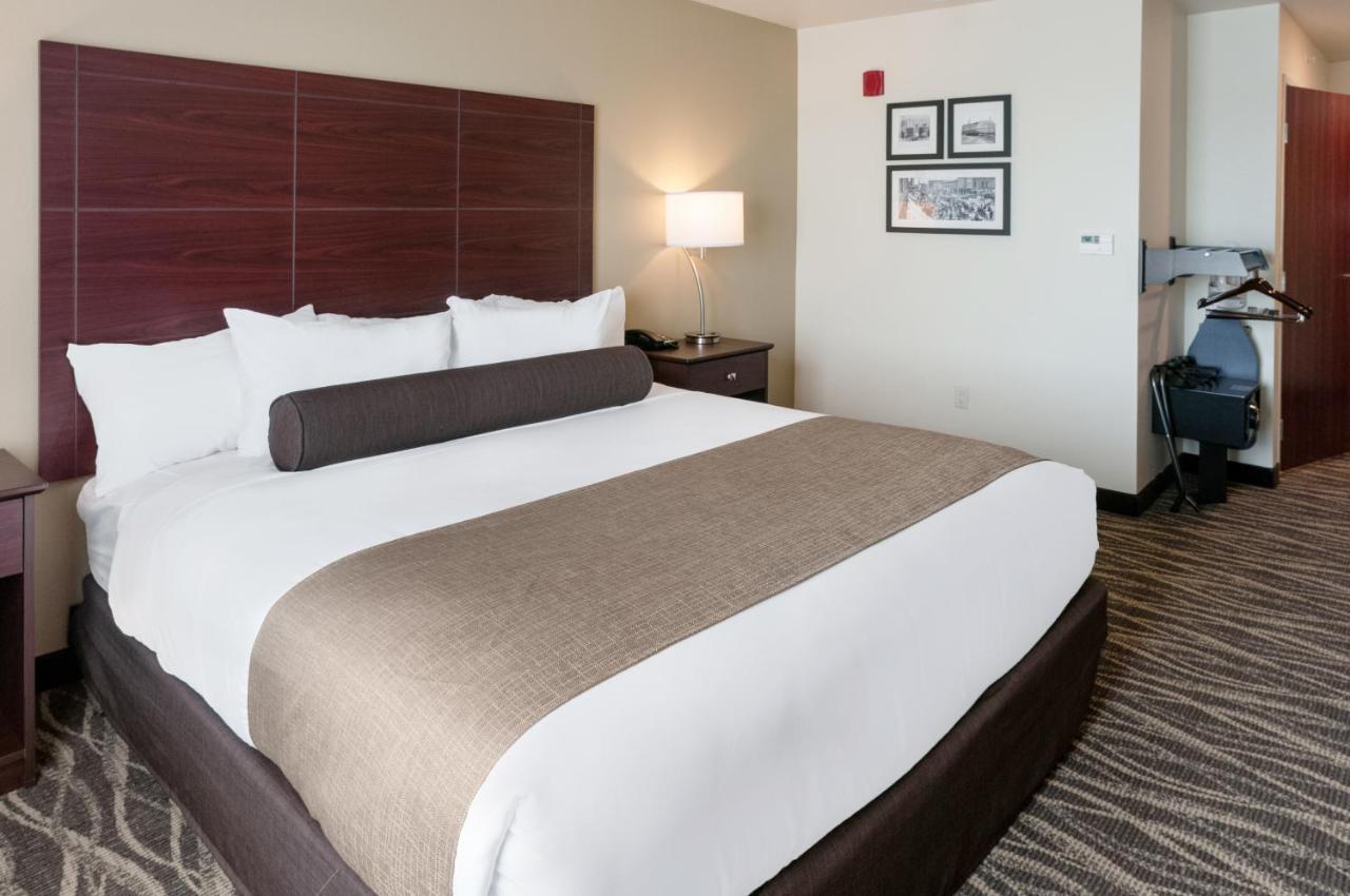 King Room - Disability Access at Cobblestone Hotel & Suites - Appleton International Airport