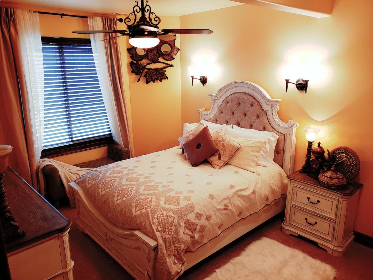 | Chateau du Pikes Peak, a Tuscany Retreat