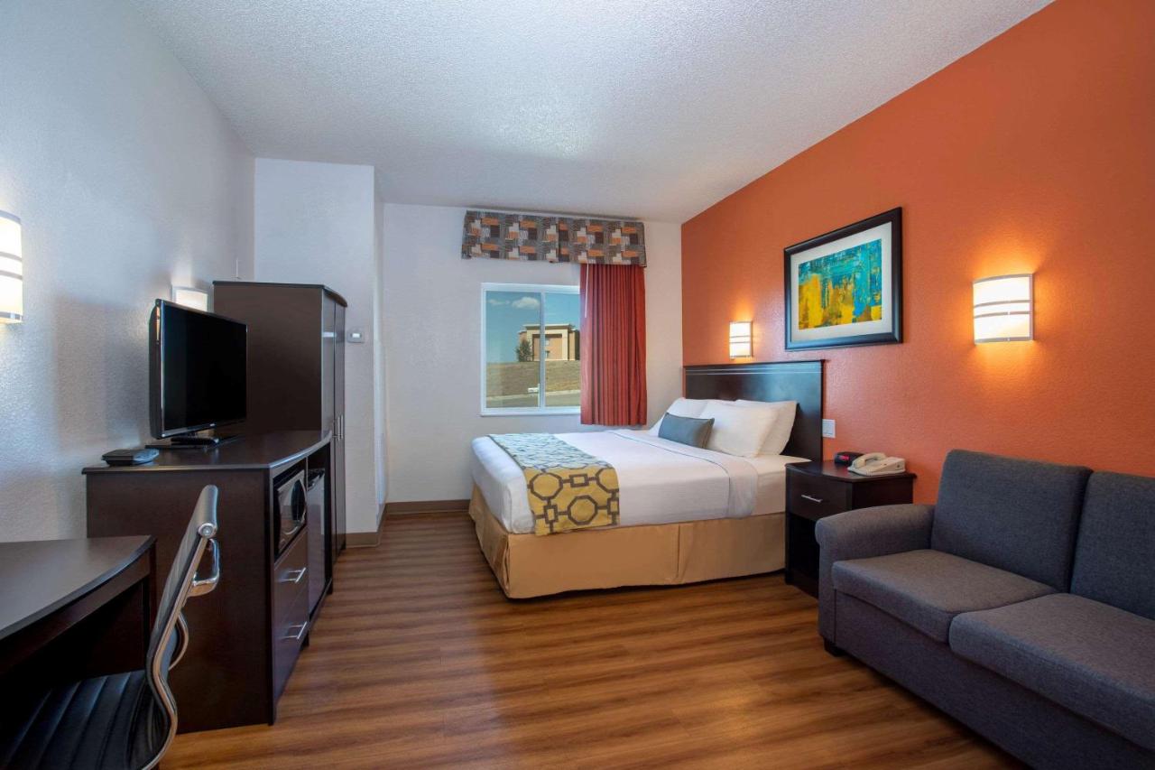 King Suite - Non-Smoking at Baymont Inn & Suites Sheridan