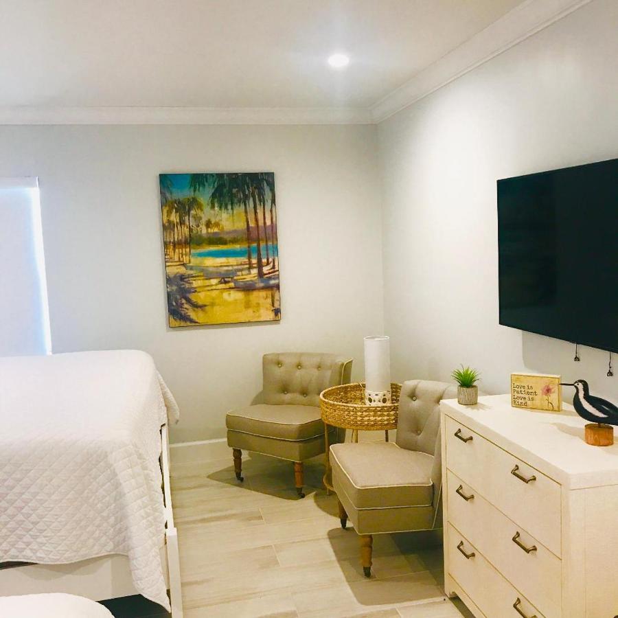 | Sea Turtle Inn