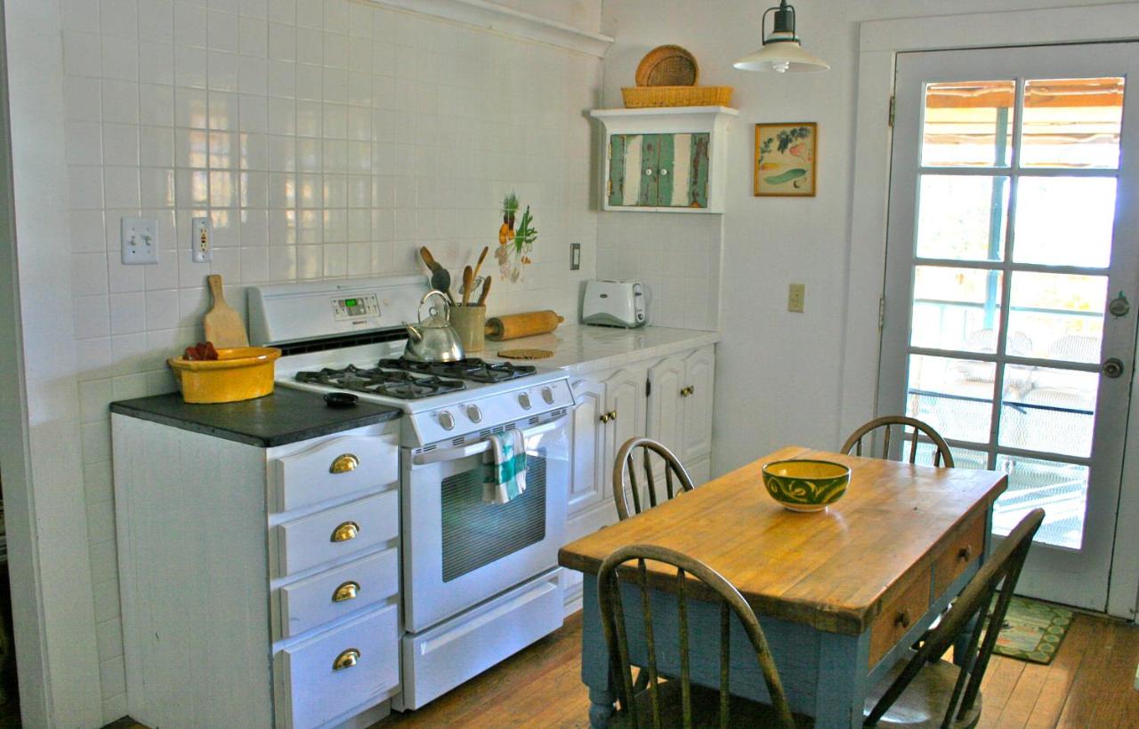 | Old Pioneer Garden Country Inn