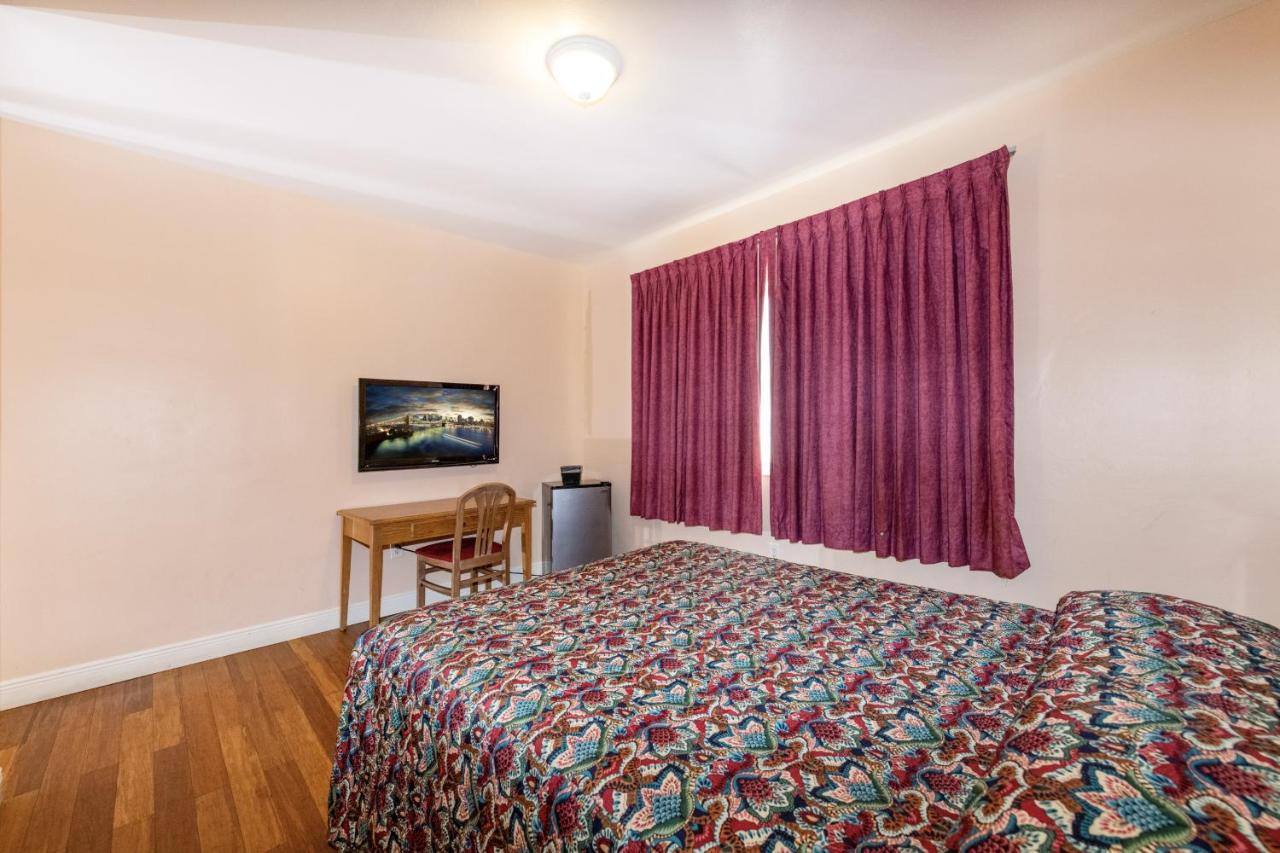 Deluxe Single Room at Ocean Beach Suites