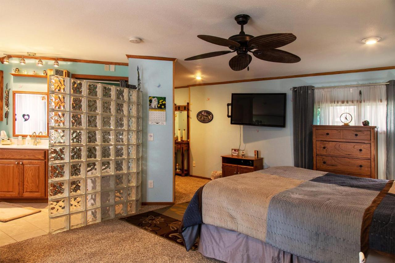 | Shane Acres Country Inn