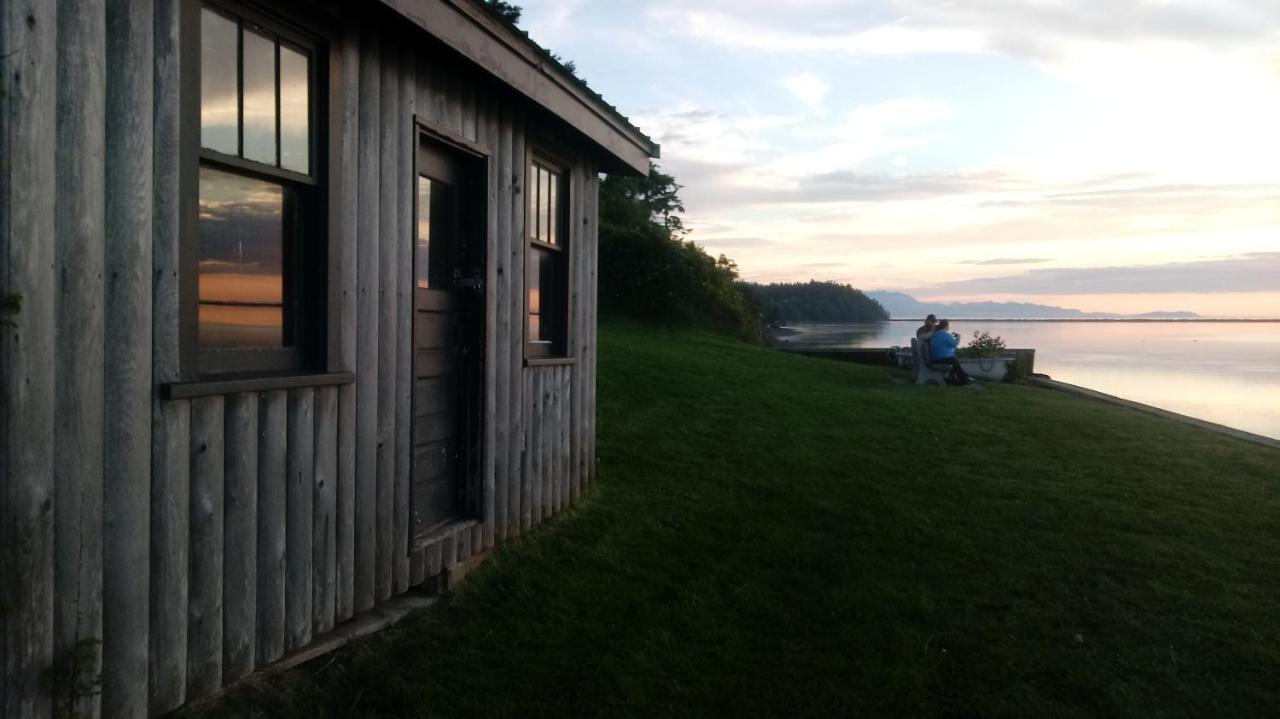 | Juan de Fuca Cottages