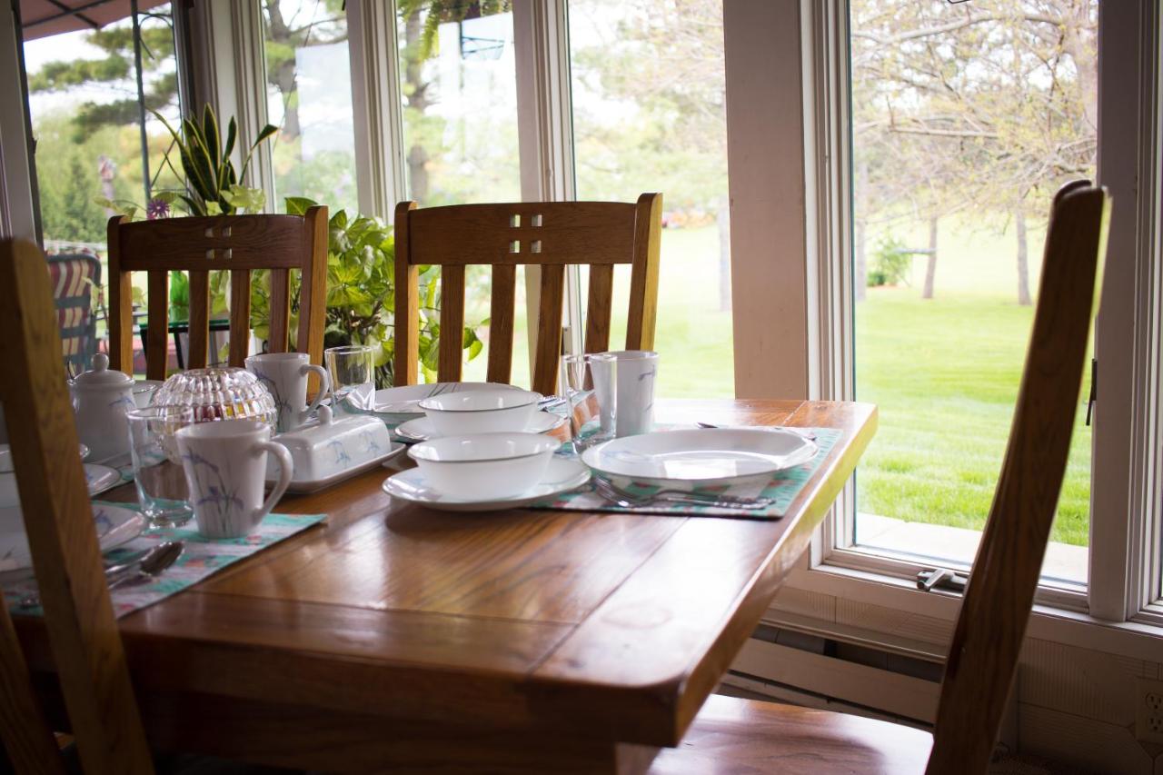 | Shane Acres Country Inn