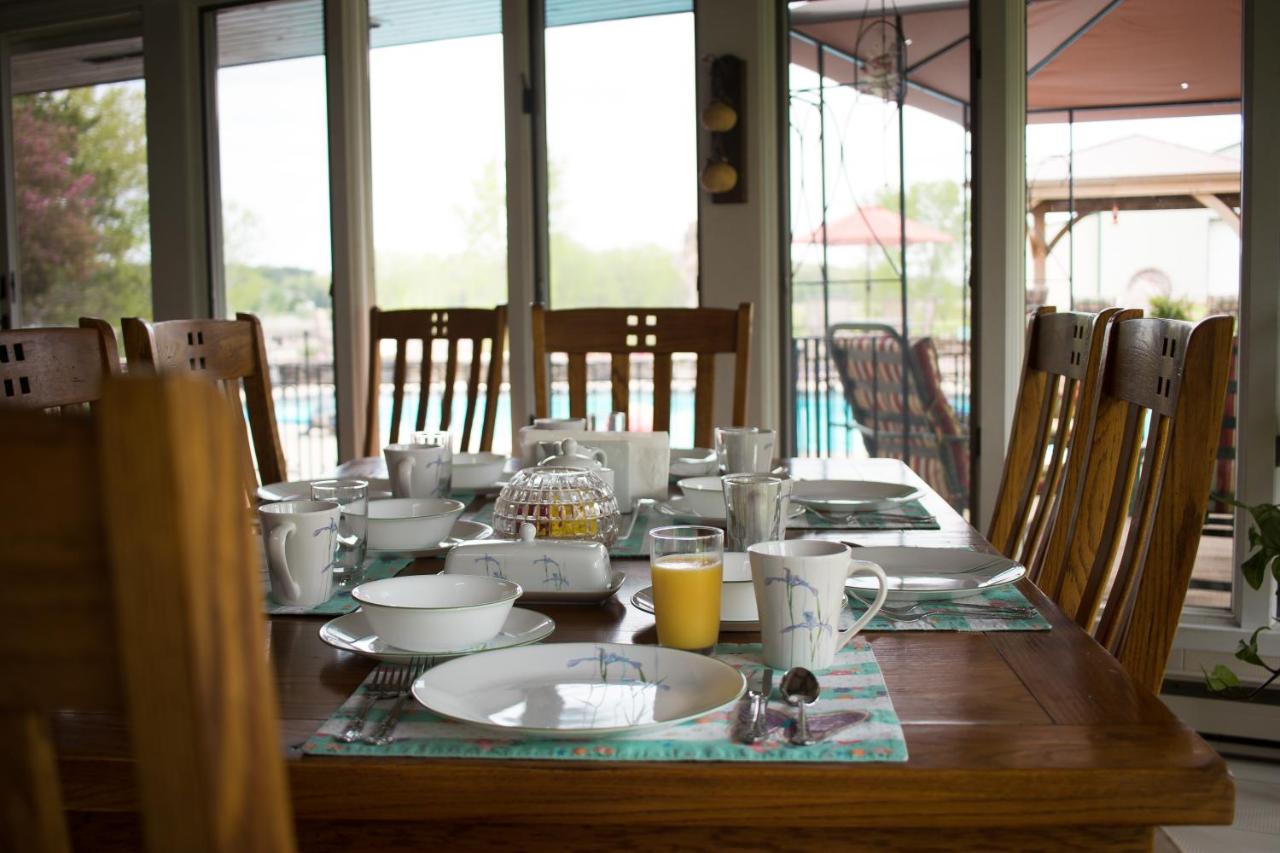 | Shane Acres Country Inn