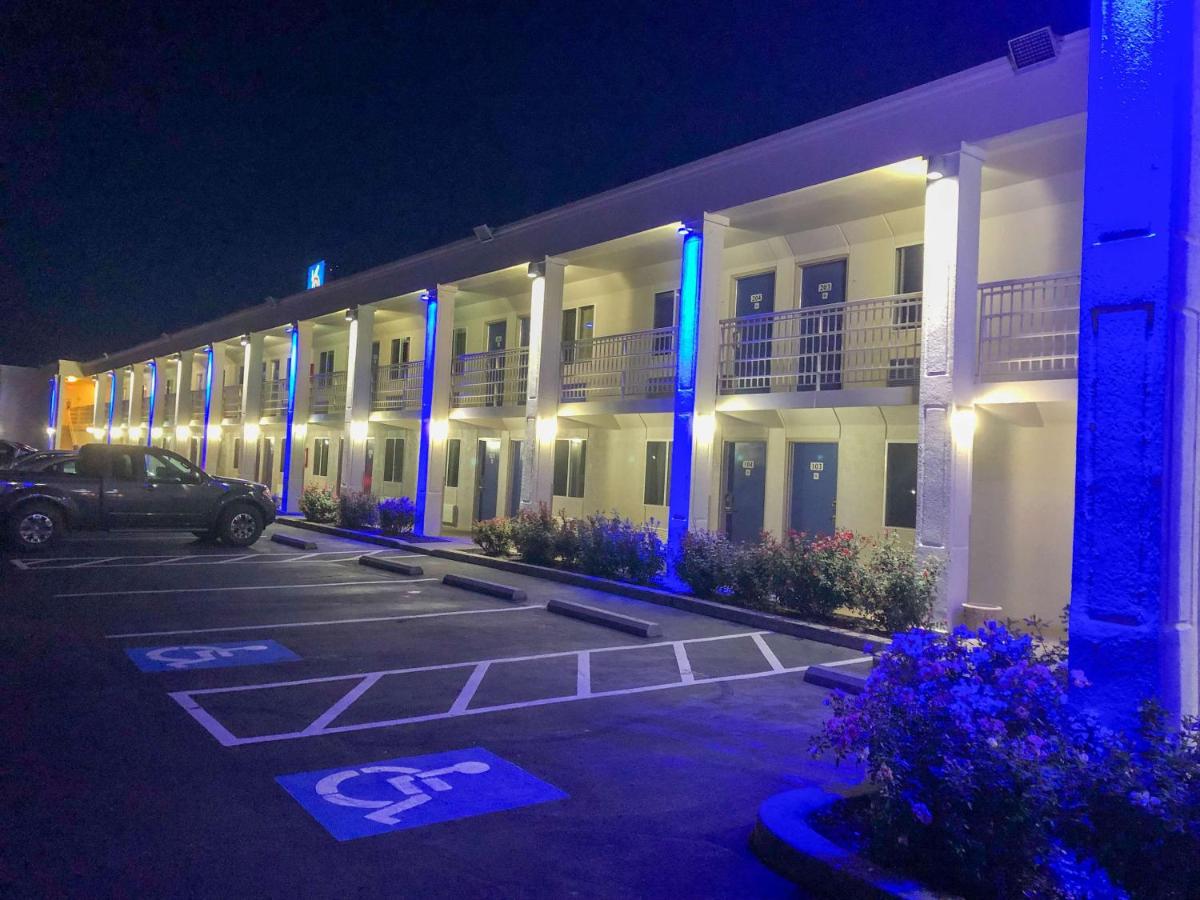 | Motel 6-Martinsburg, WV