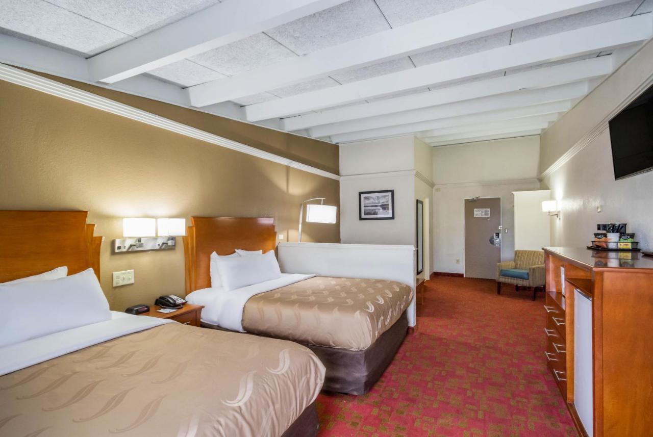 Queen Suite with Two Queen Beds and Sofa Bed - Non-Smoking at Quality Inn & Suites Kansas City - Independence I-70 East