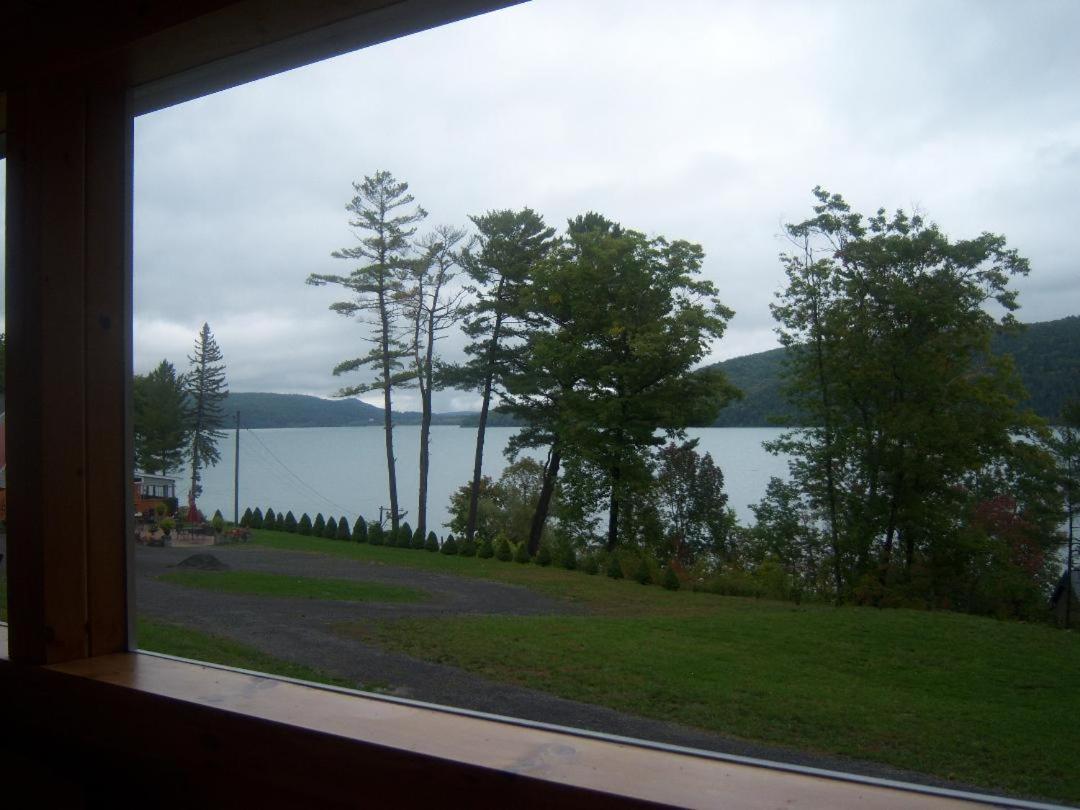  | Cobblescote on the Lake
