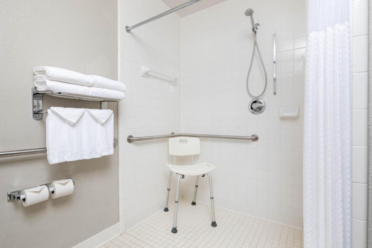 Queen Room - Mobility Access/Non-Smoking at Microtel Inn & Suites by Wyndham Atlanta/Buckhead Area
