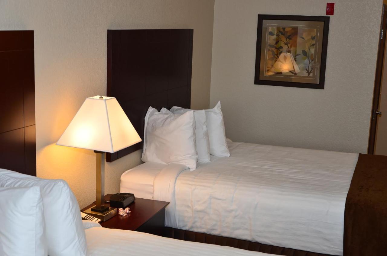 Queen Studio at Cobblestone Inn & Suites - Clarion