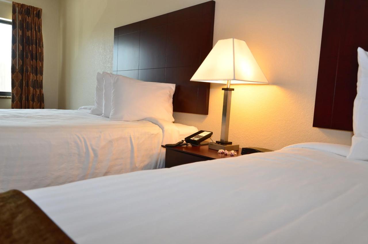 Queen Studio at Cobblestone Inn & Suites - Clarion