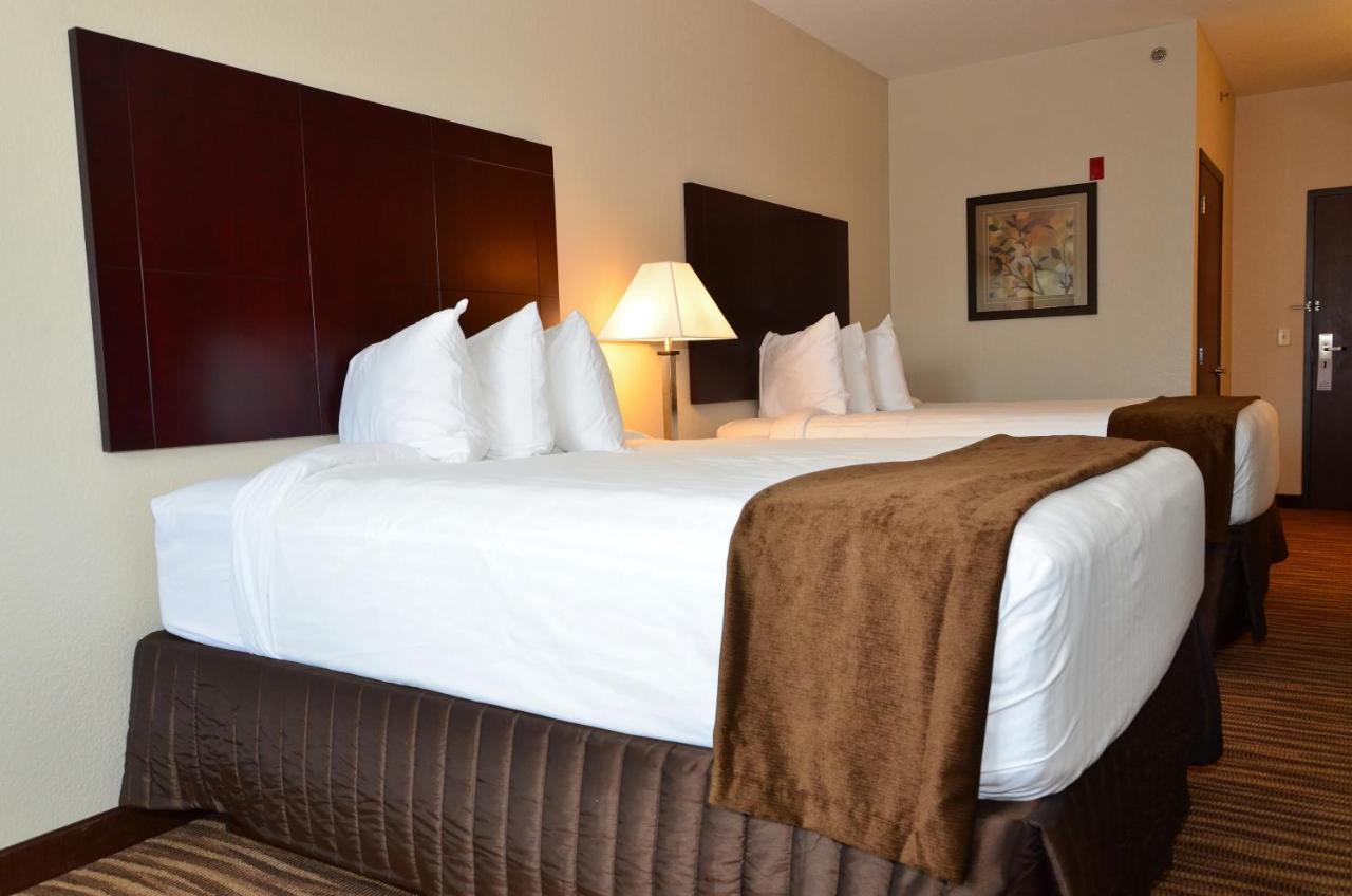 Queen Studio at Cobblestone Inn & Suites - Clarion