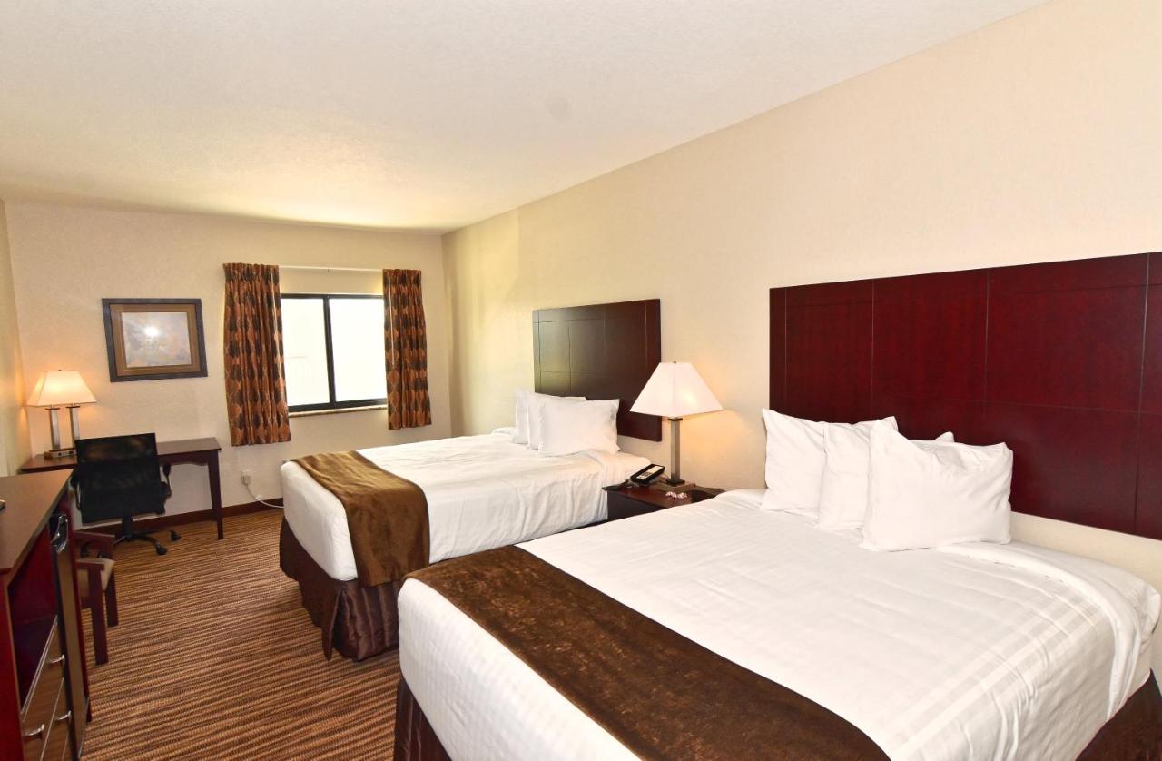 Queen Studio at Cobblestone Inn & Suites - Clarion