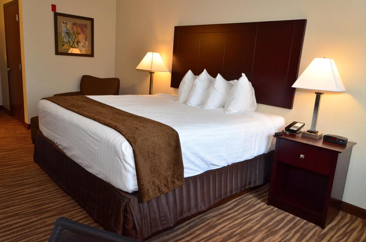 King Room at Cobblestone Inn & Suites - Clarion