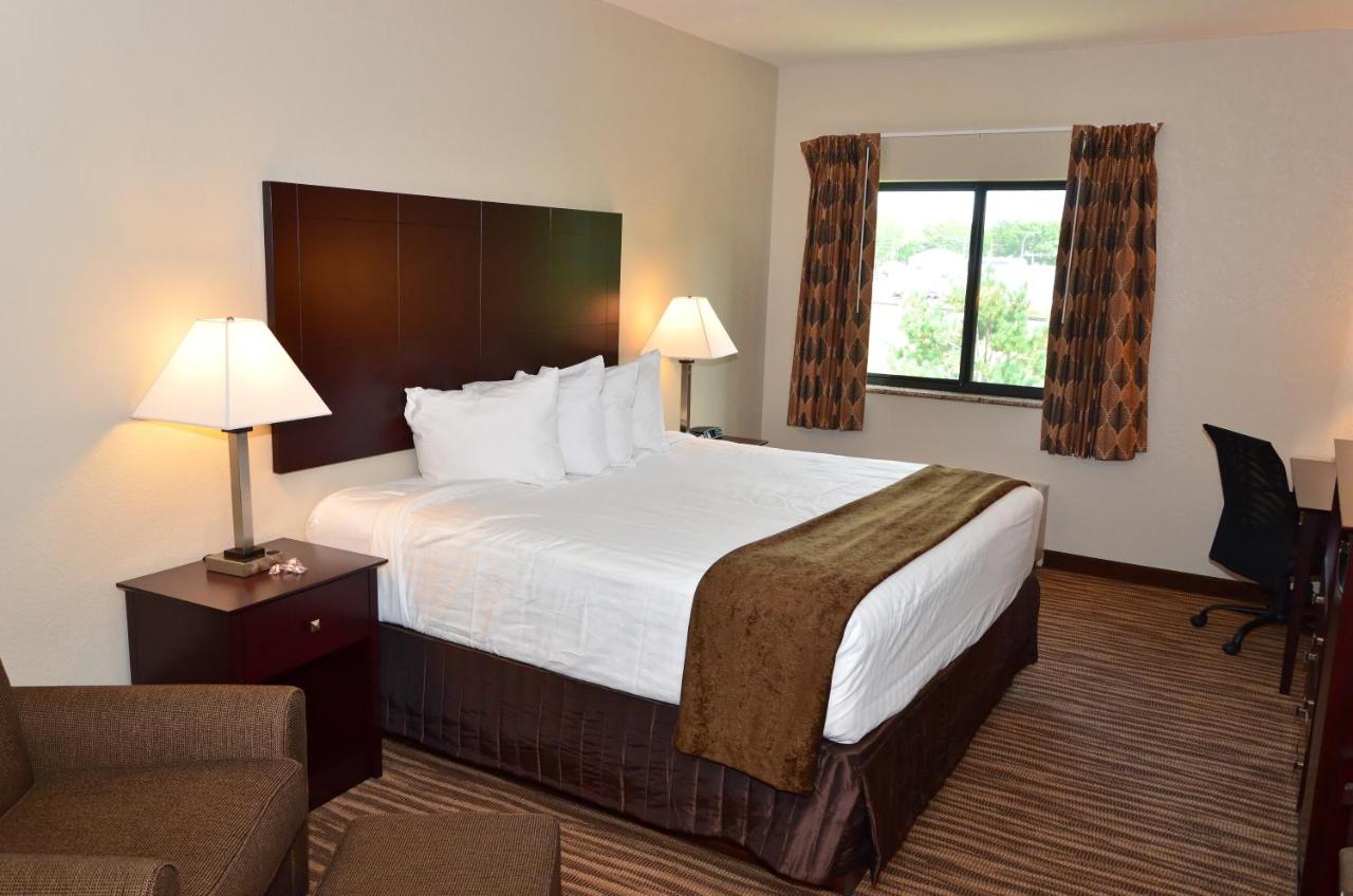 King Room at Cobblestone Inn & Suites - Clarion