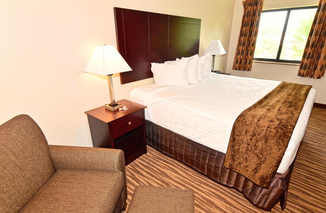King Room at Cobblestone Inn & Suites - Clarion