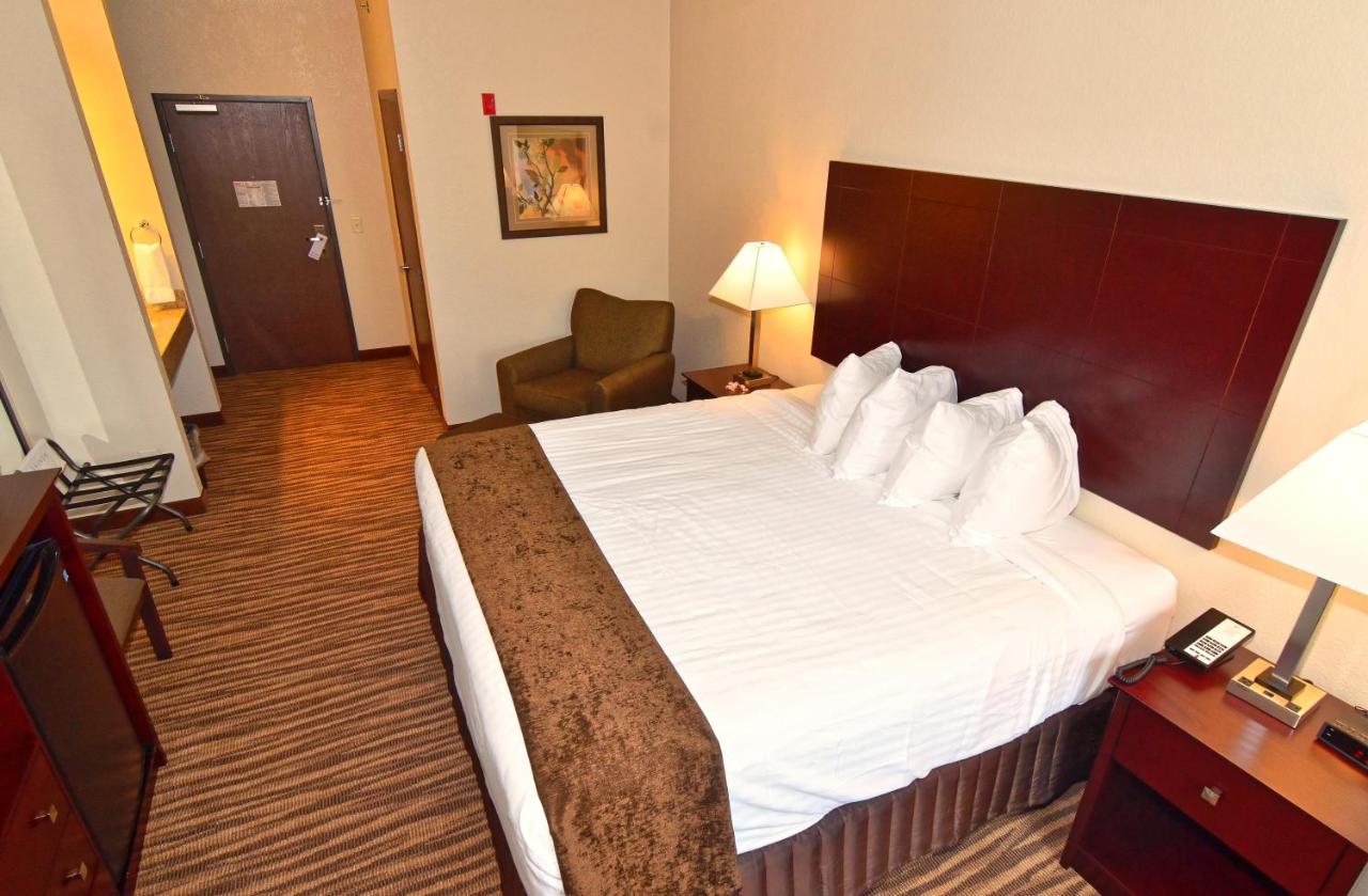 King Room at Cobblestone Inn & Suites - Clarion
