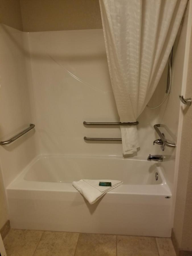 King Room - Disability Access at Cobblestone Inn & Suites - Clarion