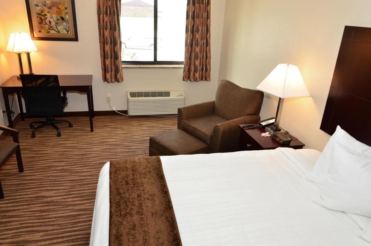 King Studio at Cobblestone Inn & Suites - Clarion