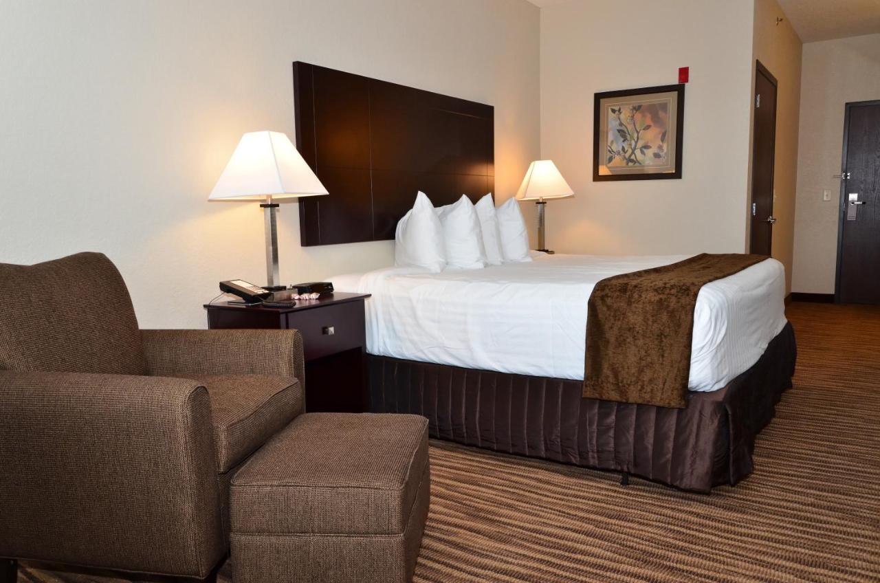 King Studio at Cobblestone Inn & Suites - Clarion