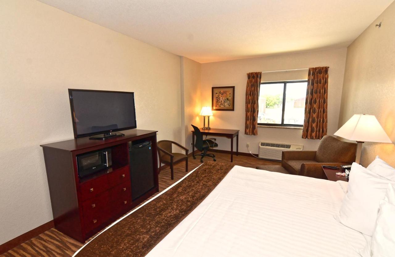 King Studio at Cobblestone Inn & Suites - Clarion
