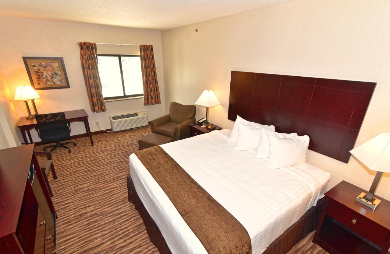 King Studio at Cobblestone Inn & Suites - Clarion