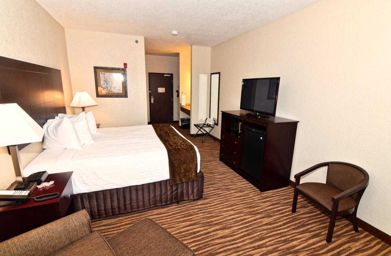 King Studio at Cobblestone Inn & Suites - Clarion