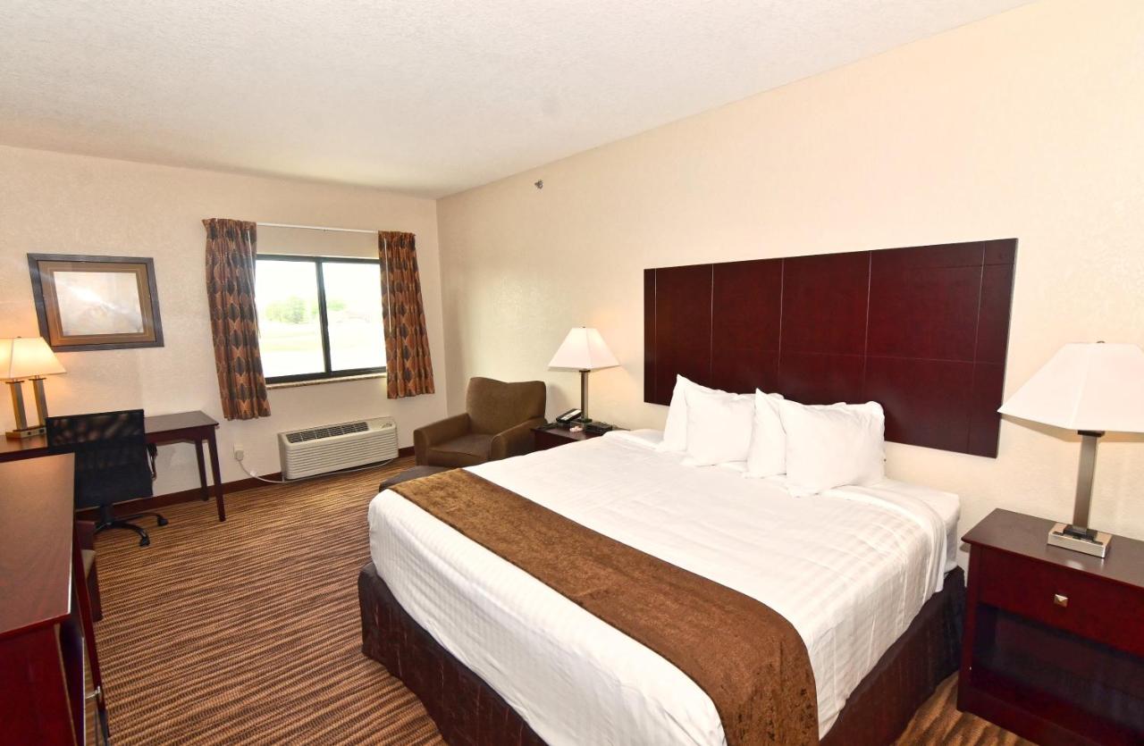 King Studio at Cobblestone Inn & Suites - Clarion