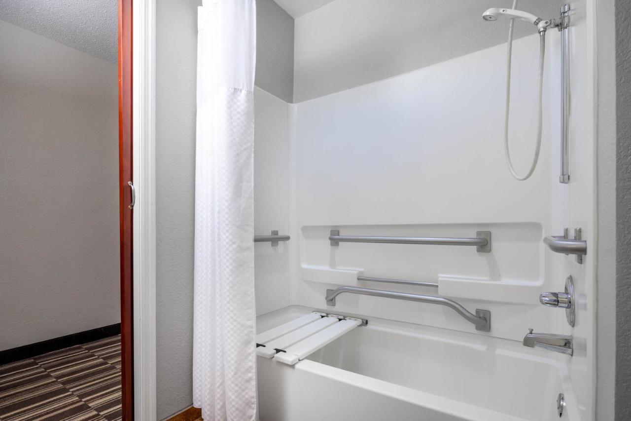 Queen Room - Mobility Accessible Suite/Non-Smoking at Microtel Inn & Suites by Wyndham Atlanta/Buckhead Area