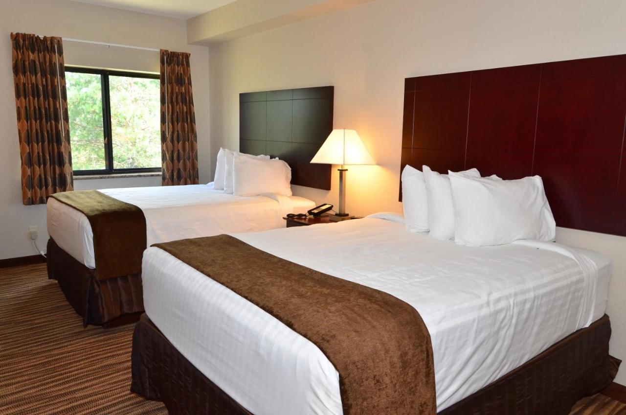 Queen Room at Cobblestone Inn & Suites - Clarion