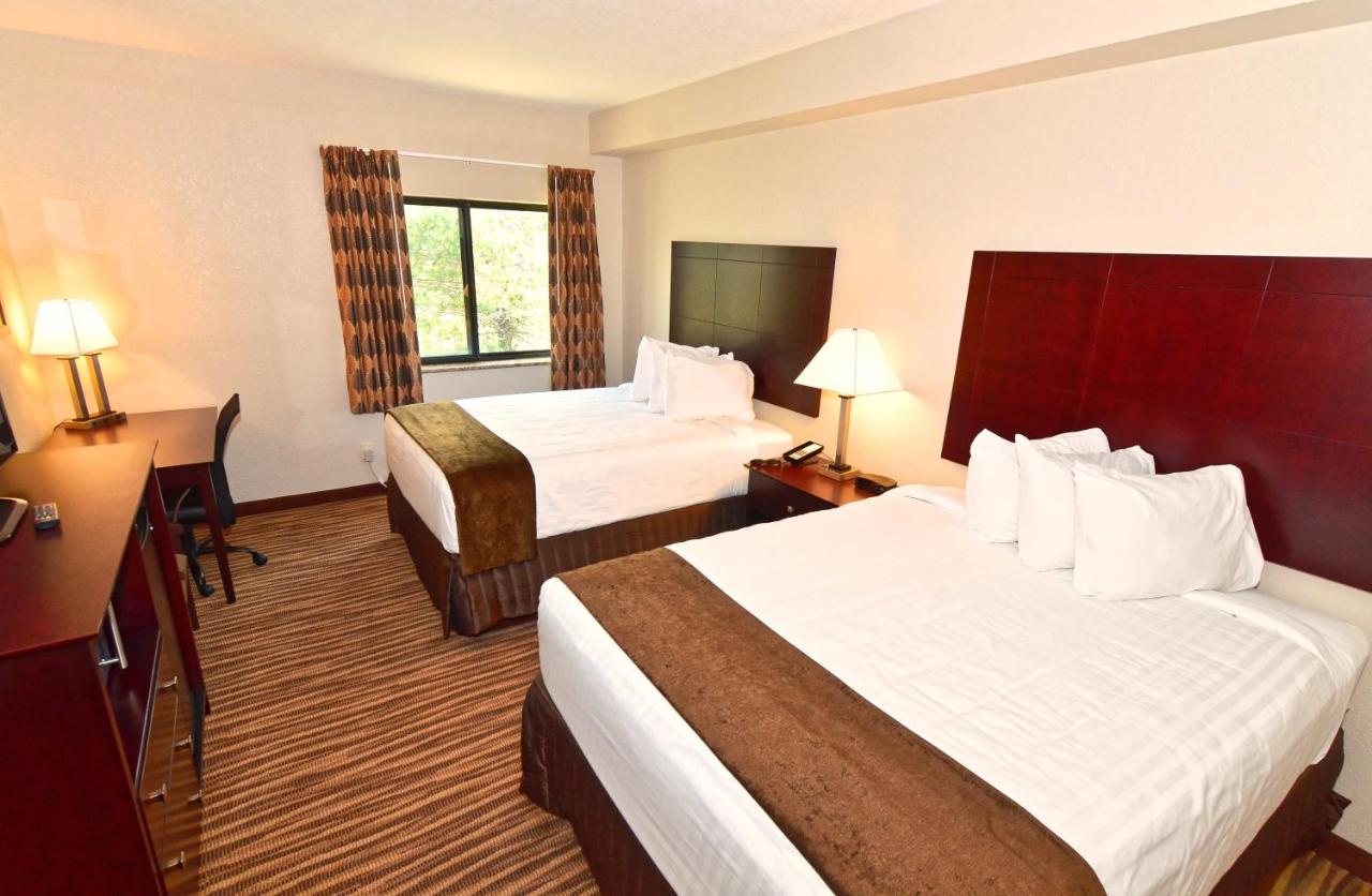 Queen Room at Cobblestone Inn & Suites - Clarion
