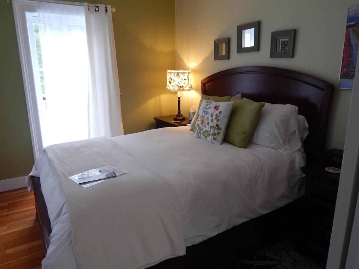 | Katys Inn