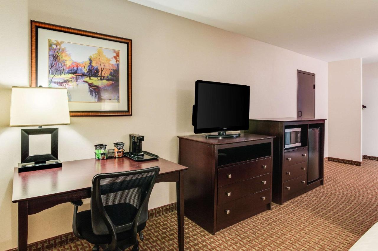 Double Room with Two Double Beds - Non-Smoking at Clarion Hotel Convention Center