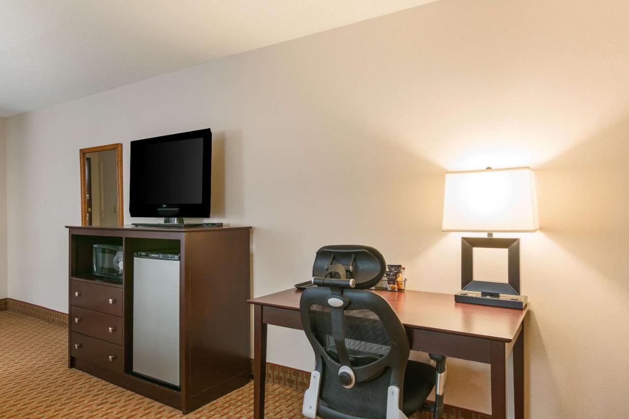 King Room - Non-Smoking at Clarion Hotel Convention Center