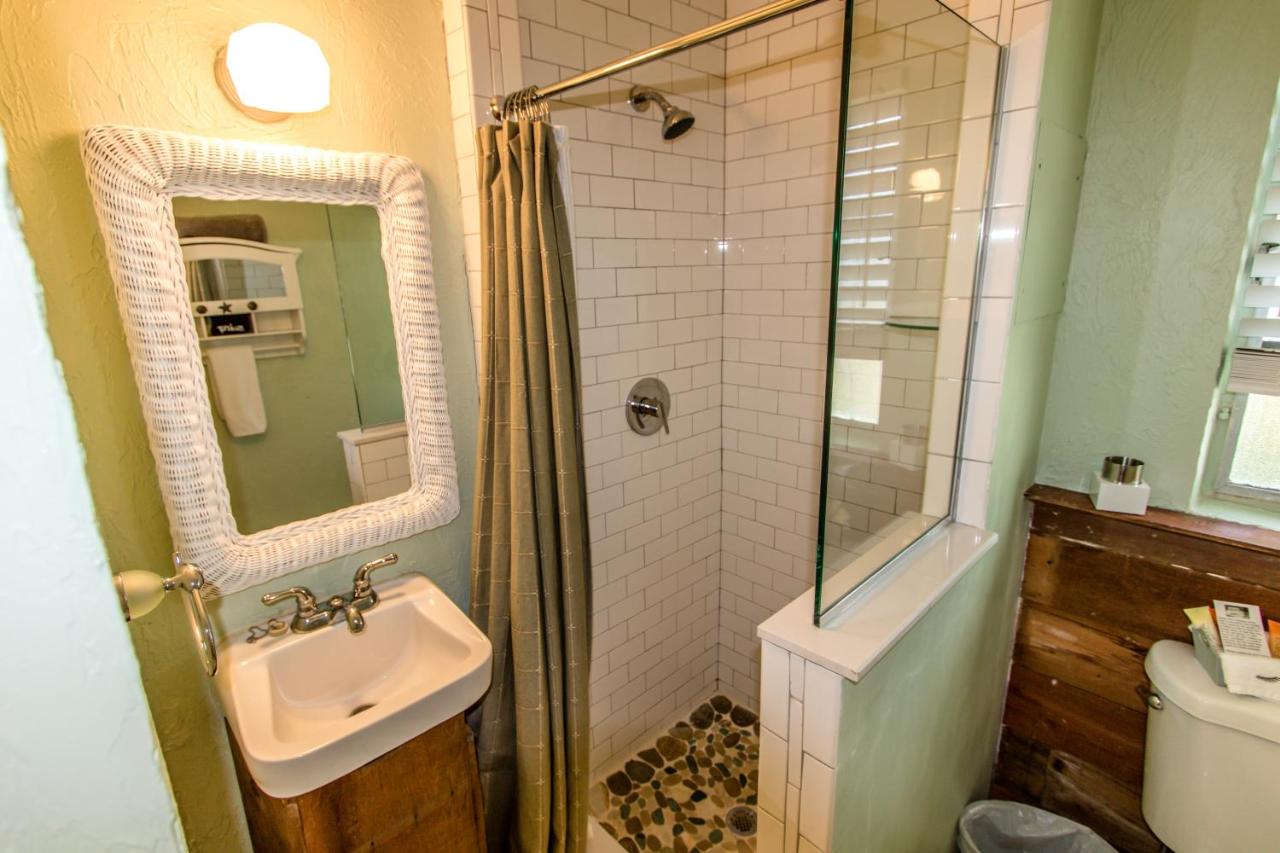 | Island View Cottages Sebastian