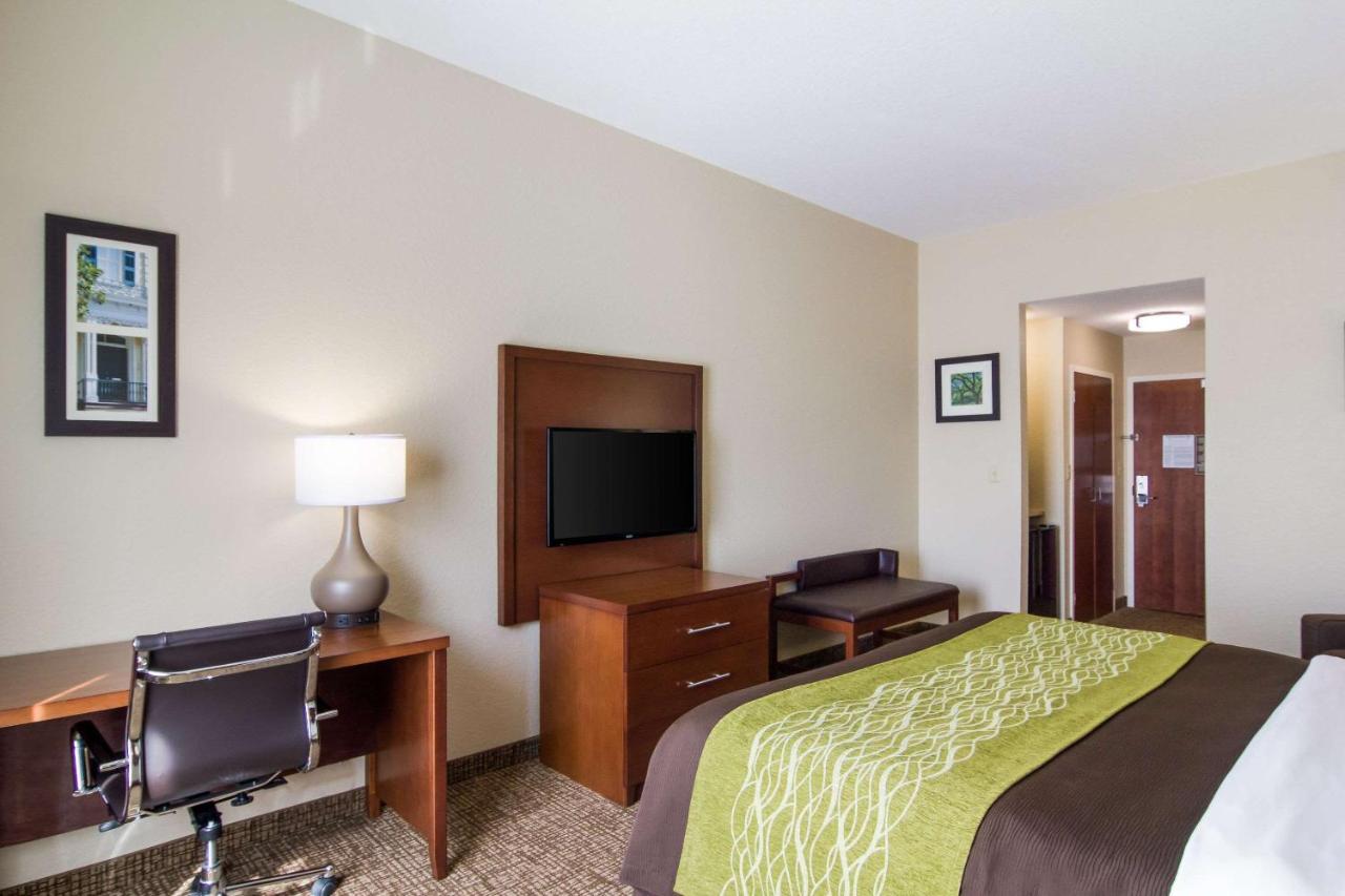 | Comfort Inn Blackshear Hwy 84