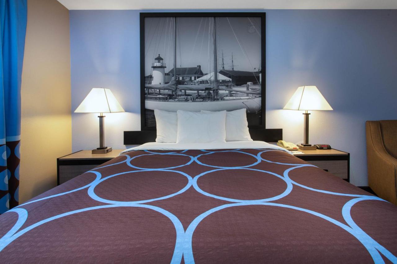 | Super 8 by Wyndham Cromwell/Middletown