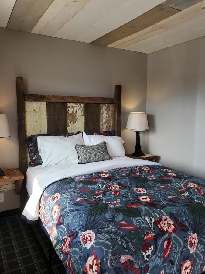  | Vintage Block Inn & Suites