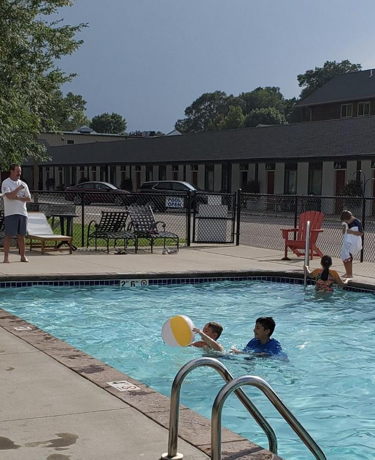 | Vintage Block Inn & Suites